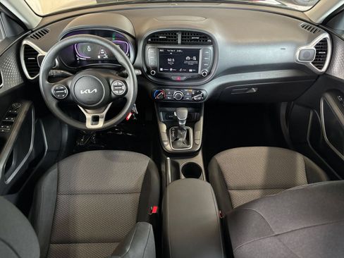 Used 2025 Kia Soul LX w/ LX Technology Package FWD image 30