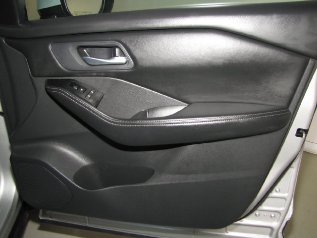 Used 2025 Nissan Rogue SV FWD image 43