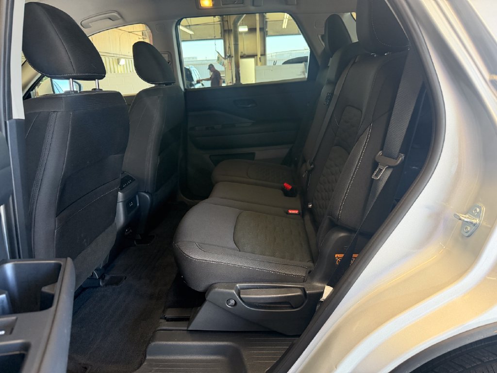 Used 2025 Nissan Pathfinder SV AWD/4WD image 20