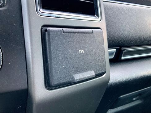 Used 2019 Ford Expedition XLT w/ Equipment Group 202A AWD/4WD image 29