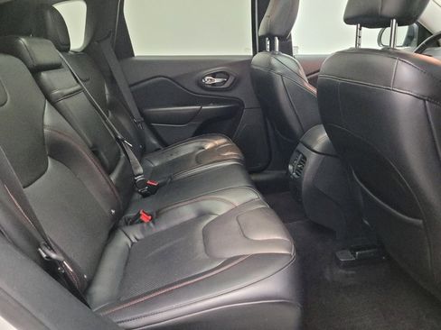 Used 2019 Jeep Cherokee Trailhawk image 19