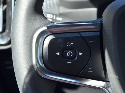 Used 2022 Volvo XC40 T5 R-Design w/ Climate Package image 20