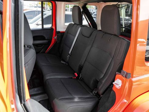 Used 2018 Jeep Wrangler Unlimited Sahara image 41