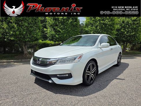 Used 2017 Honda Accord Touring image 1