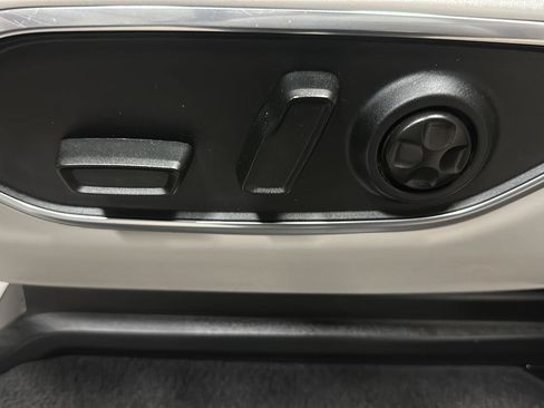 Used 2022 Jeep Wagoneer Series II w/ Flexible Seating Group AWD/4WD image 16