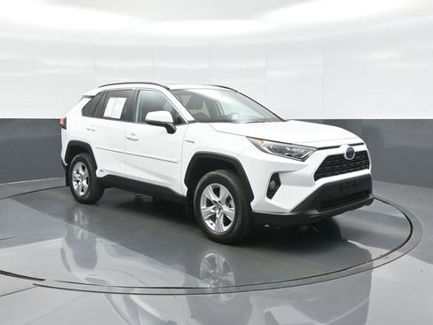Used 2020 Toyota RAV4 XLE w/ Convenience Package AWD/4WD image 1