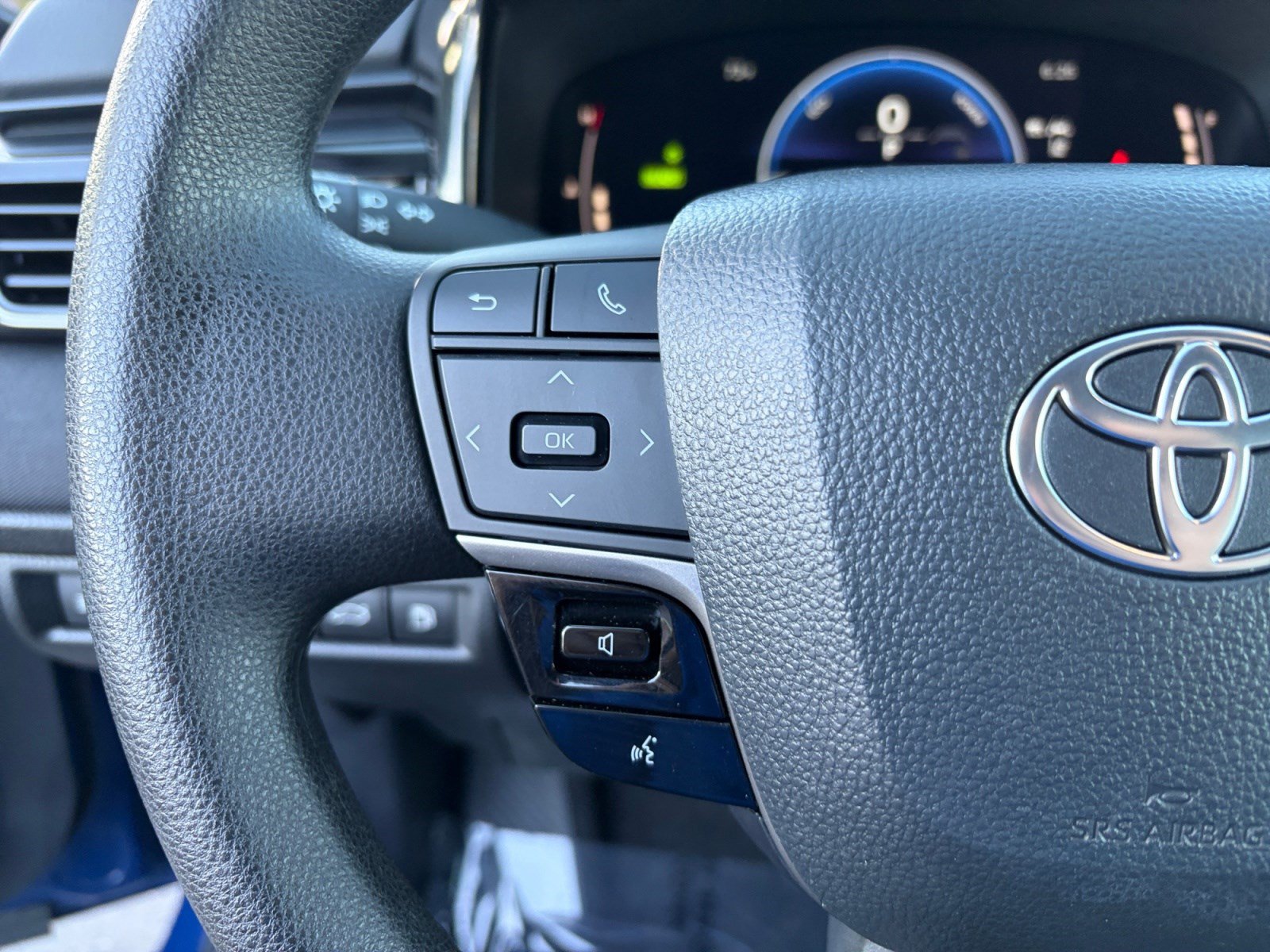 Used 2025 Toyota Camry LE FWD image 14