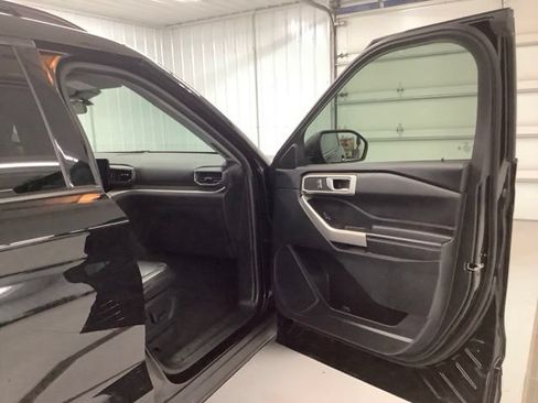 Used 2023 Ford Explorer XLT AWD/4WD image 11