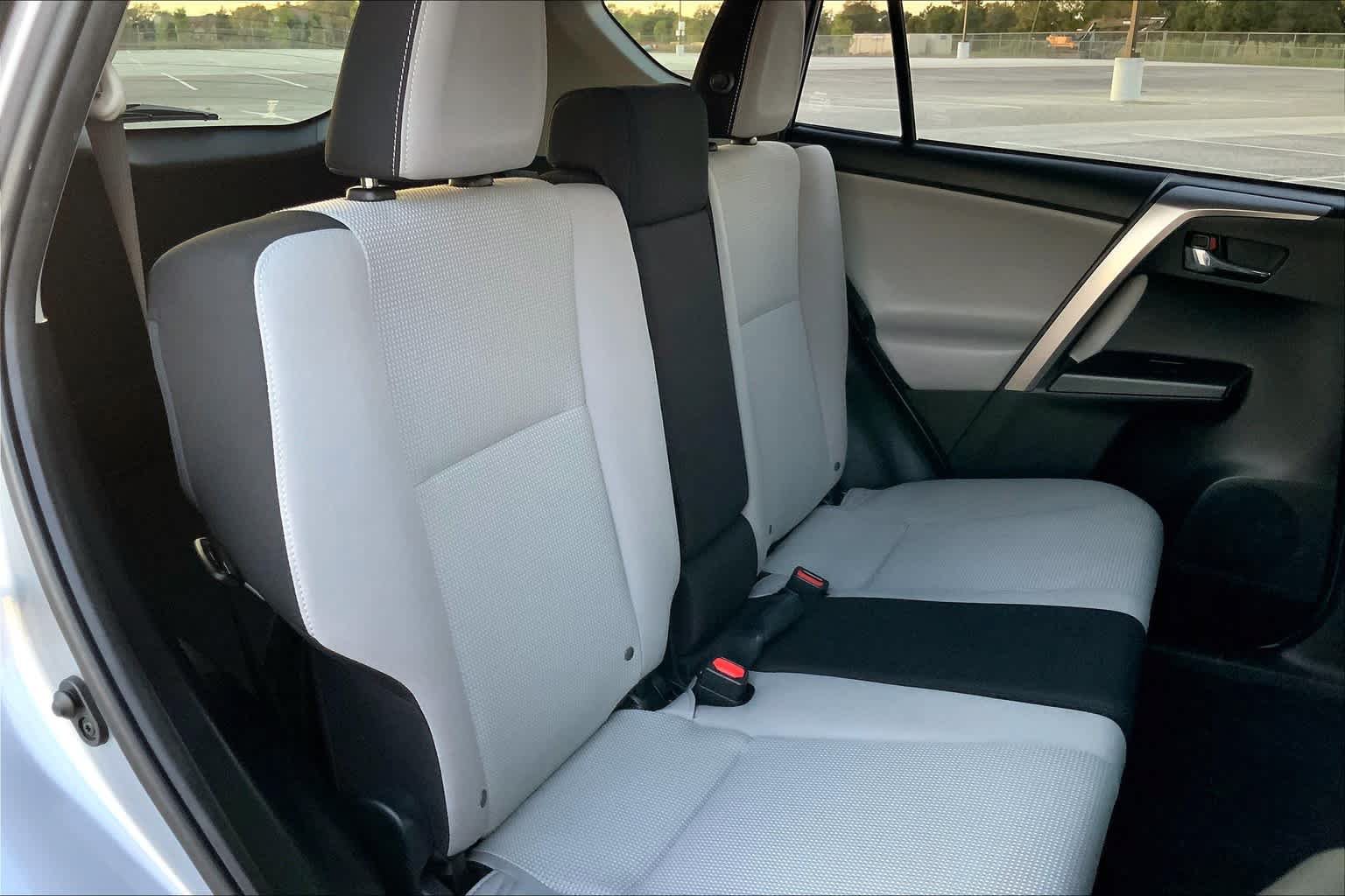Used 2018 Toyota RAV4 XLE w/ Plus Extra Value Package FWD image 19