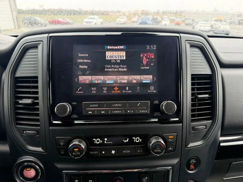 Used 2023 Nissan Titan SV w/ SV Convenience Package image 12