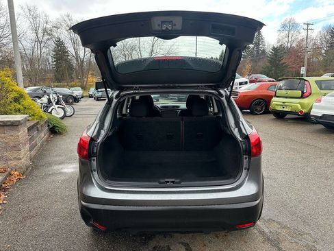 Used 2017 Nissan Rogue Sport S image 6