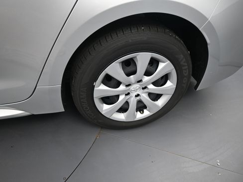 Used 2025 Toyota Corolla LE image 20