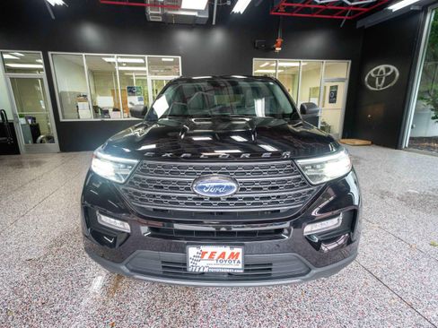 Used 2021 Ford Explorer XLT w/ Equipment Group 202A AWD/4WD image 6