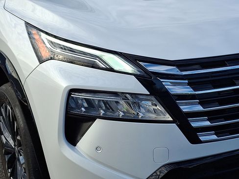 Used 2024 Nissan Rogue Platinum w/ Platinum Premium Package image 9