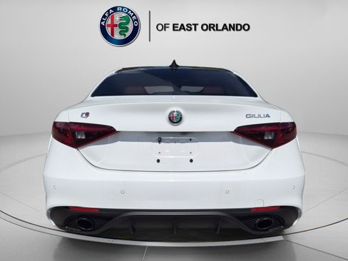 Used 2022 Alfa Romeo Giulia Veloce RWD image 5