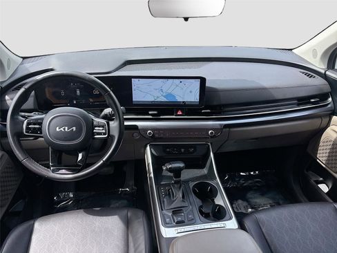 Used 2025 Kia Carnival FWD image 25