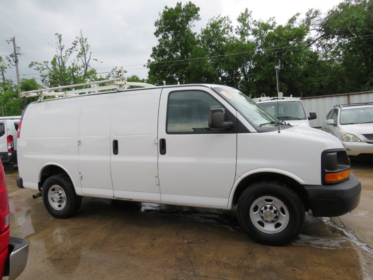 Used 2014 Chevrolet Express 2500 RWD image 18
