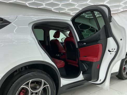 Used 2018 Alfa Romeo Stelvio AWD image 25