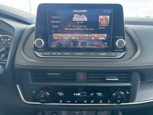 Used 2025 Nissan Rogue SV w/ SV Premium Package AWD/4WD image 8