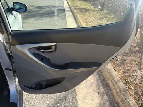 Used 2013 Hyundai Elantra GLS w/ Preferred Pkg image 21