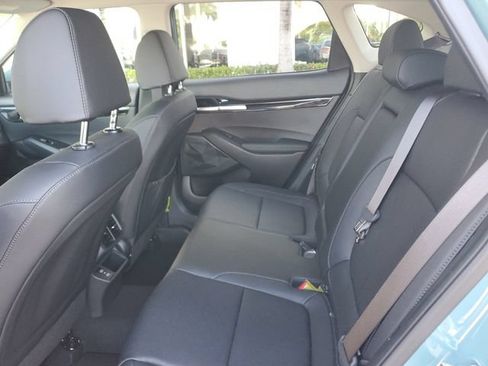 Used 2025 Kia Seltos EX FWD image 9