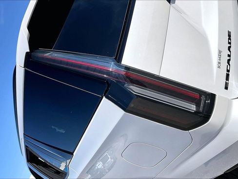 Used 2025 Cadillac Escalade Sport Platinum w/ LPO, ONYX Package image 31