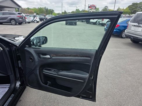 Used 2017 Chrysler 300 C w/ Light Group image 12