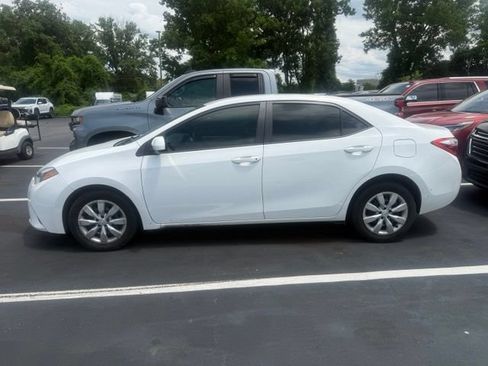 Used 2014 Toyota Corolla LE FWD image 2