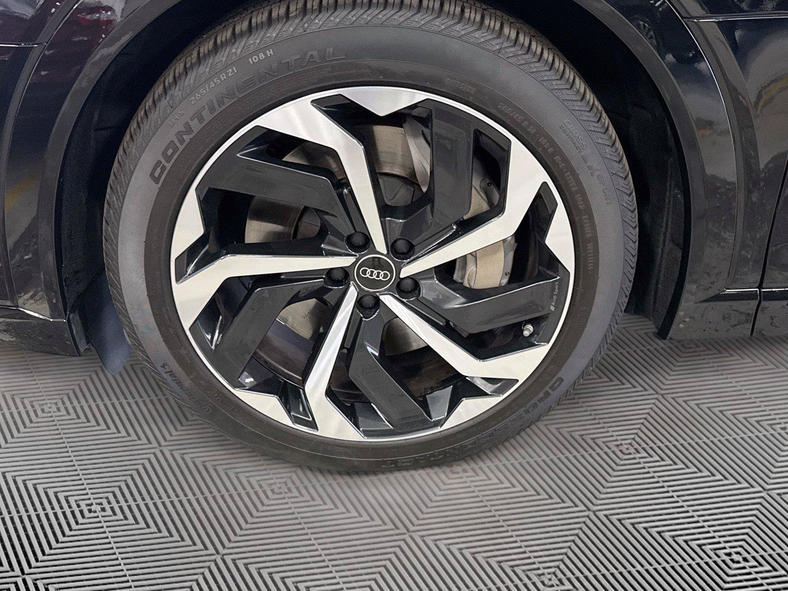 Used 2024 Audi Q8 e-tron Premium Plus AWD/4WD image 32