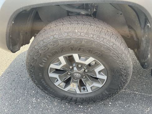 Used 2023 Toyota Tacoma TRD Off-Road w/ TRD Premium Off Road Package image 34