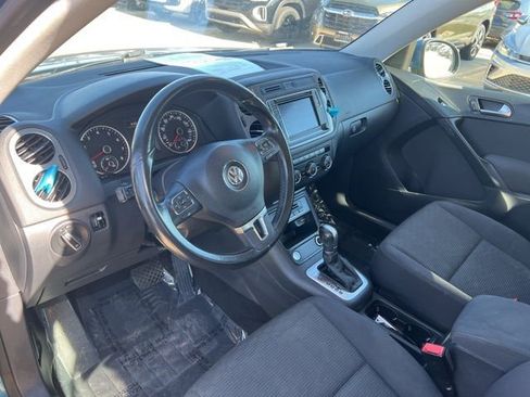 Used 2017 Volkswagen Tiguan Limited w/ Premium Package image 11