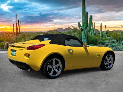 Used 2009 Pontiac Solstice Convertible w/ Premium Package image 3