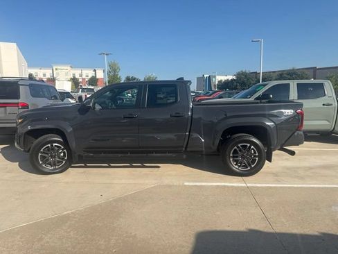 Used 2024 Toyota Tacoma TRD Sport w/ TRD Sport Premium Package AWD/4WD image 5