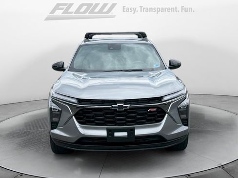 Used 2025 Chevrolet Trax RS w/ Driver Confidence Package FWD image 3