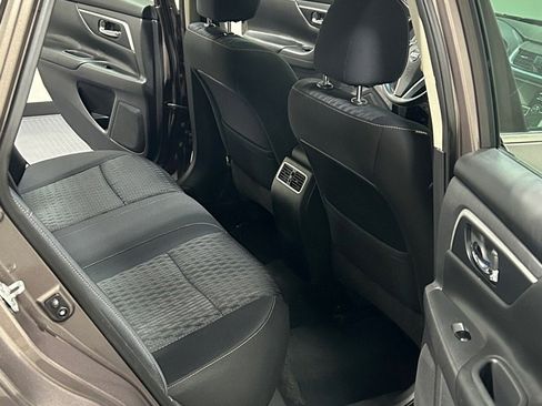 Used 2016 Nissan Altima 2.5 SV w/ Convenience Package image 11