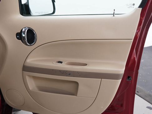 Used 2009 Chevrolet HHR LT FWD image 11