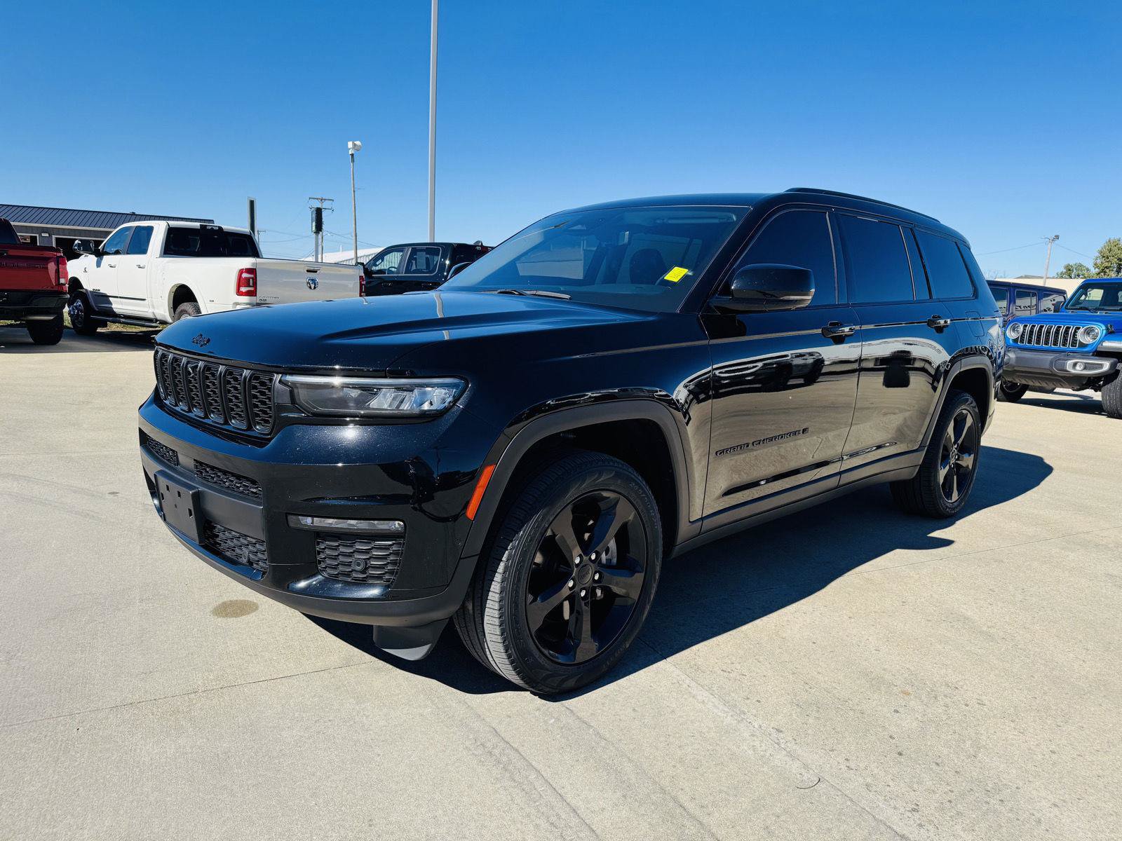 Used 2023 Jeep Grand Cherokee L Limited w/ Luxury Tech Group II AWD/4WD image 42