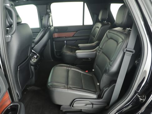 Used 2020 Lincoln Navigator 2WD image 22