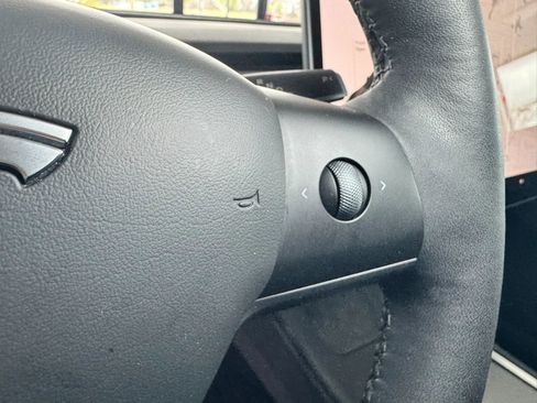 Used 2023 Tesla Model Y Long Range image 27