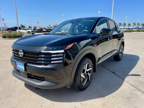 Used 2025 Nissan Kicks SV FWD image 3