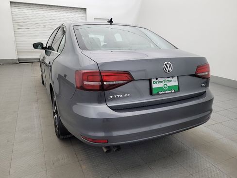 Used 2017 Volkswagen Jetta SE FWD image 5