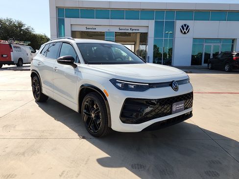 New 2026 Volkswagen Tiguan SE R-Line FWD image 1