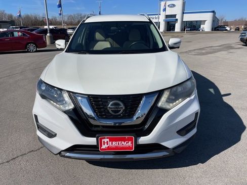 Used 2018 Nissan Rogue SV w/ Premium Package image 3