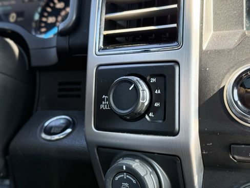 Used 2018 Ford F150 Platinum w/ Equipment Group 701A Luxury image 21