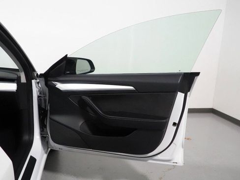 Used 2021 Tesla Model 3 Standard Range Plus image 48