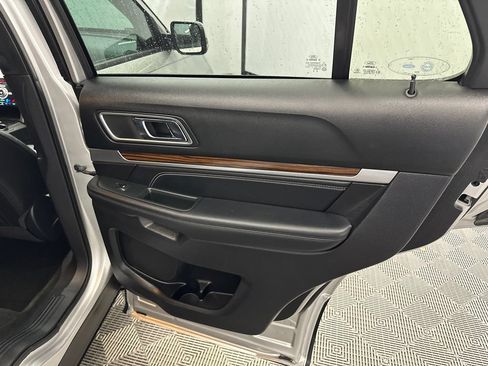 Used 2018 Ford Explorer Limited FWD image 18