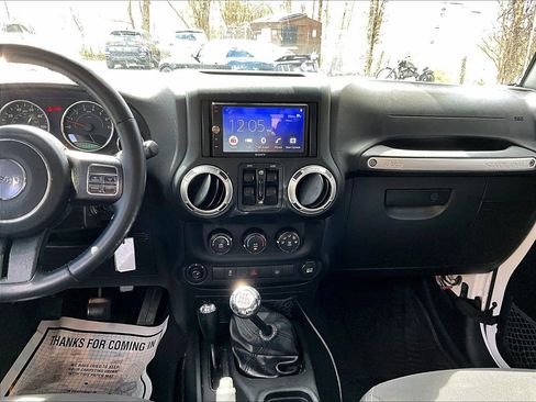 Used 2018 Jeep Wrangler Unlimited Sahara w/ Connectivity Group image 26