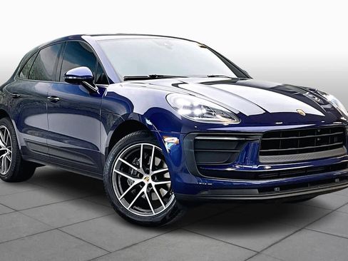 Used 2022 Porsche Macan w/ Premium Package Plus image 4