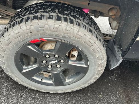 Used 2018 Chevrolet Silverado 1500 LT w/ Redline Edition AWD/4WD image 4