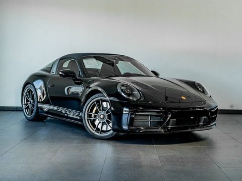 Certified 2022 Porsche 911 50th Anniversary Edition AWD/4WD image 9